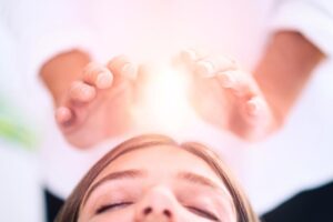 Reiki energetinė terapija psichologinei sveikatai